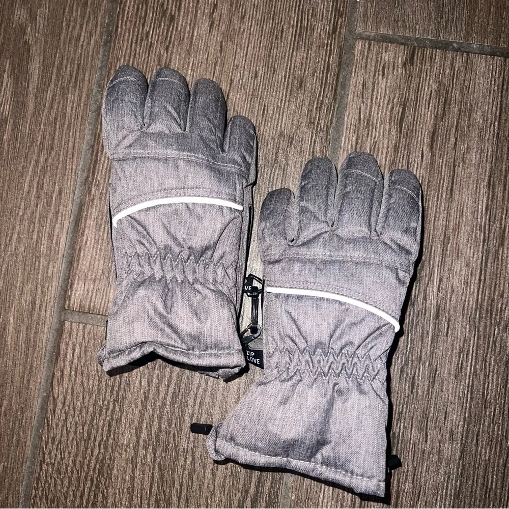 Andy & Evan Gray and Black Insulated Gloves